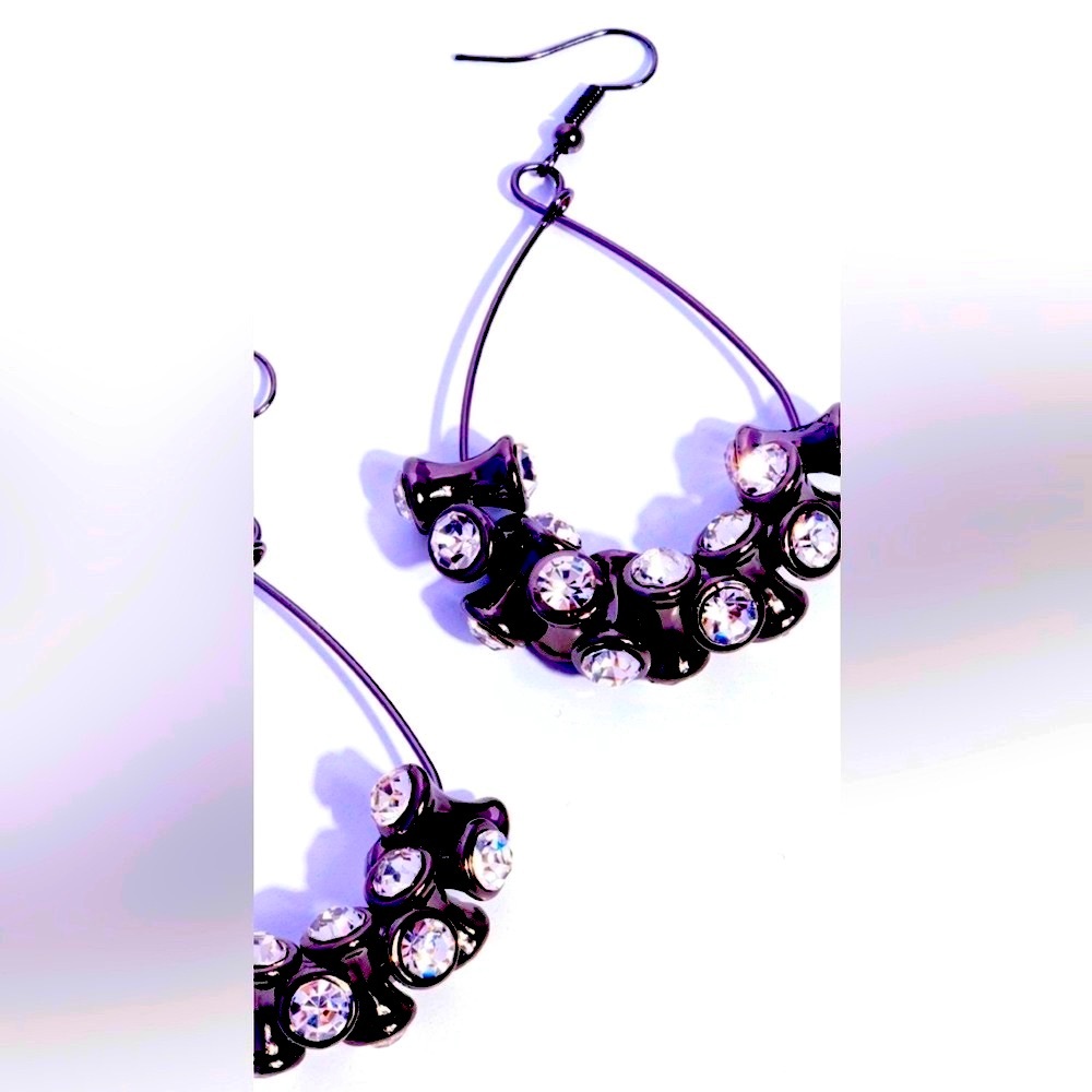⚫️🔲⚫️ “COURAGEOUS CHANDELIER” BLACK EARRINGS ~ PAPARAZZI❗️⚫️🔲⚫️ - Picture 2 of 4